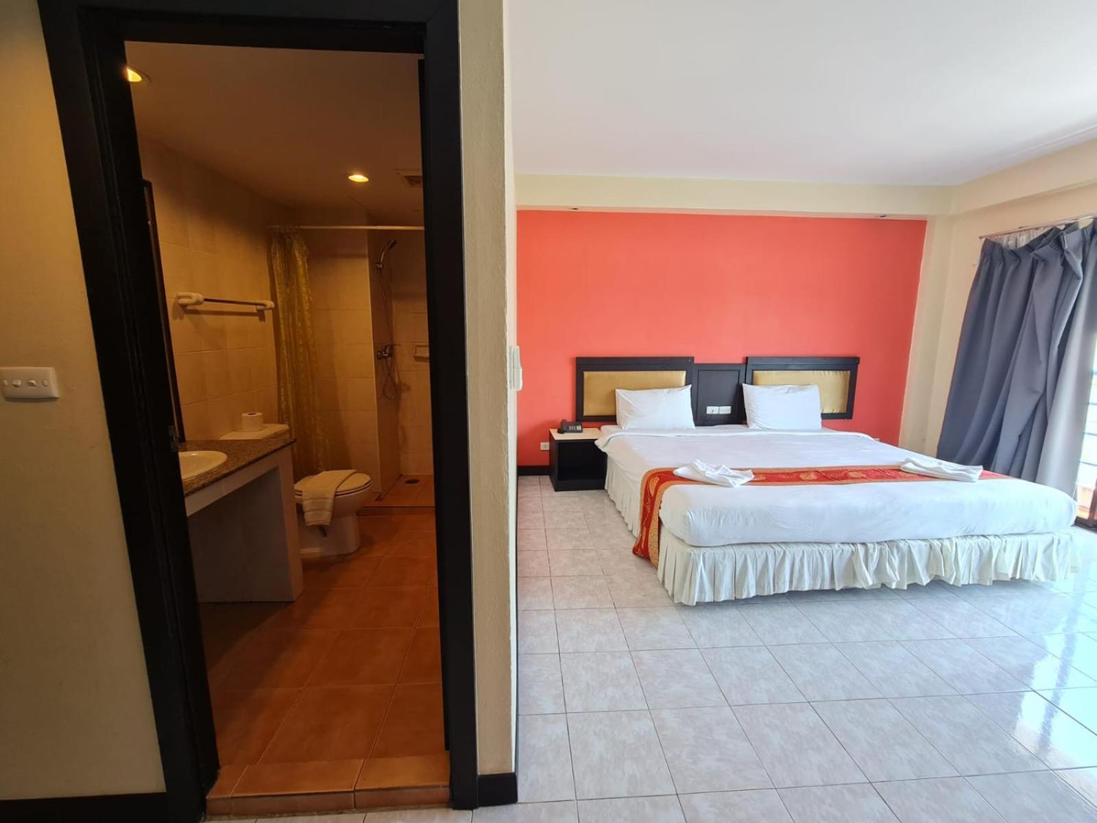 Desa Phuket Hotel Exterior foto