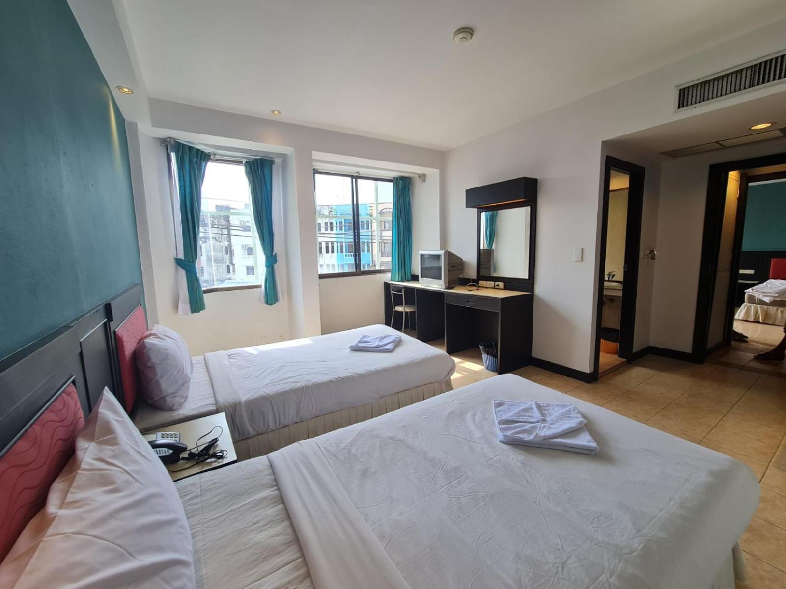 Desa Phuket Hotel Exterior foto