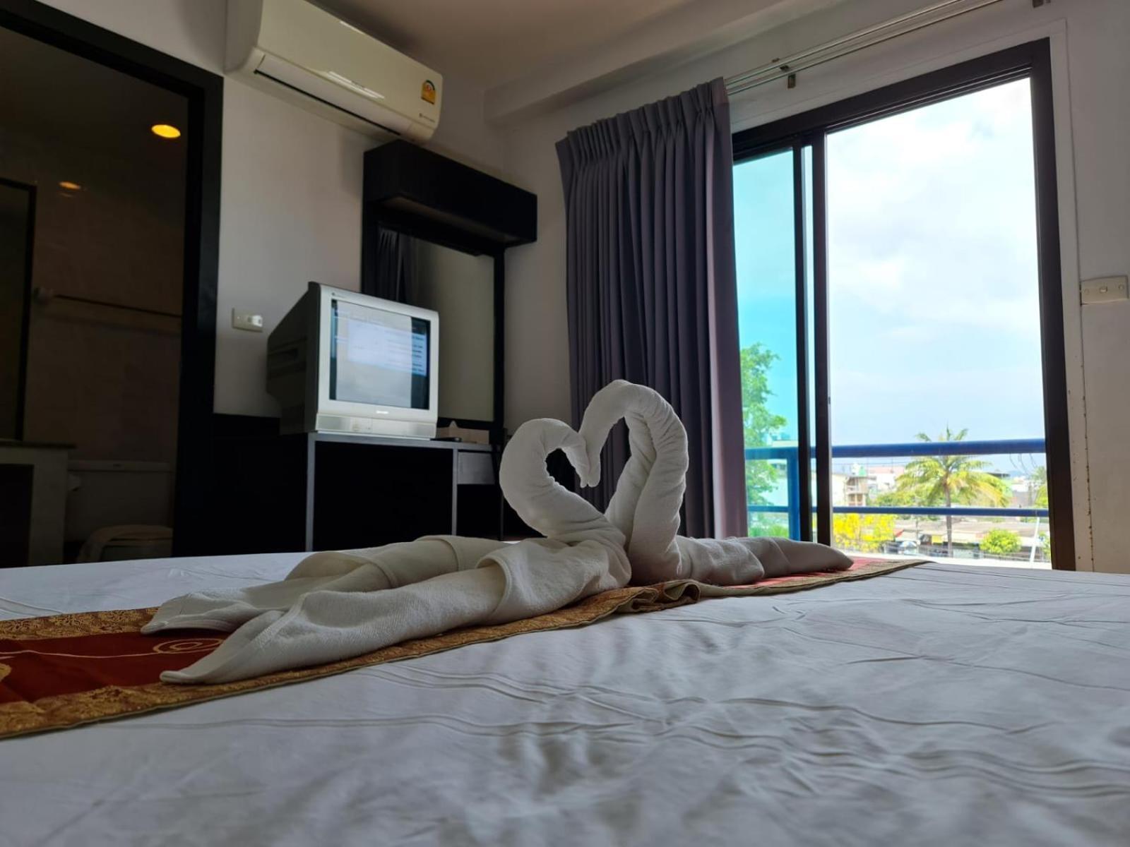 Desa Phuket Hotel Exterior foto