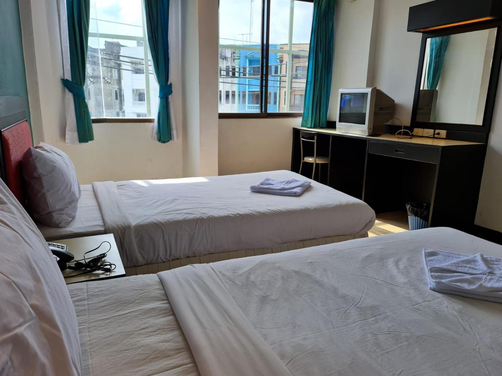 Desa Phuket Hotel Exterior foto