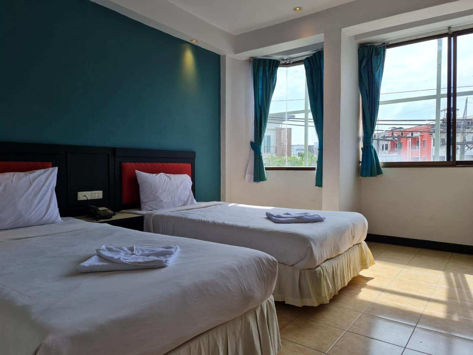 Desa Phuket Hotel Exterior foto