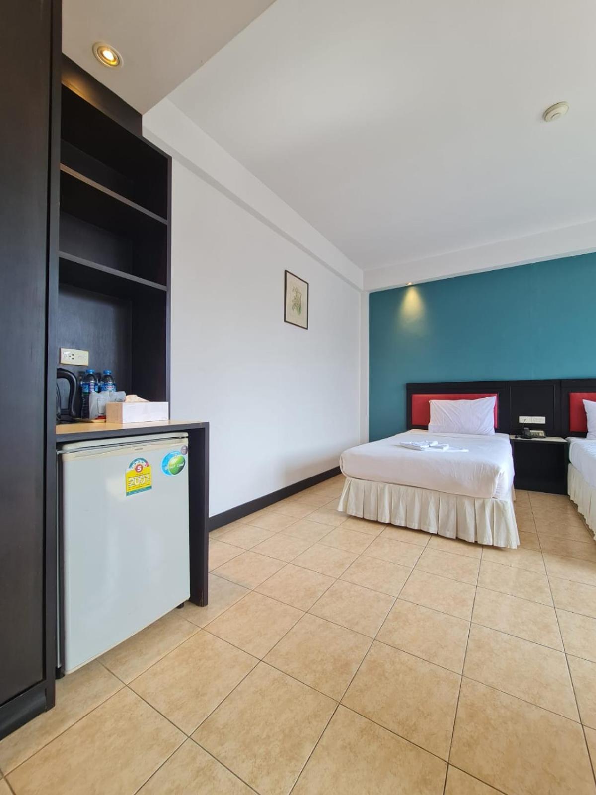 Desa Phuket Hotel Exterior foto
