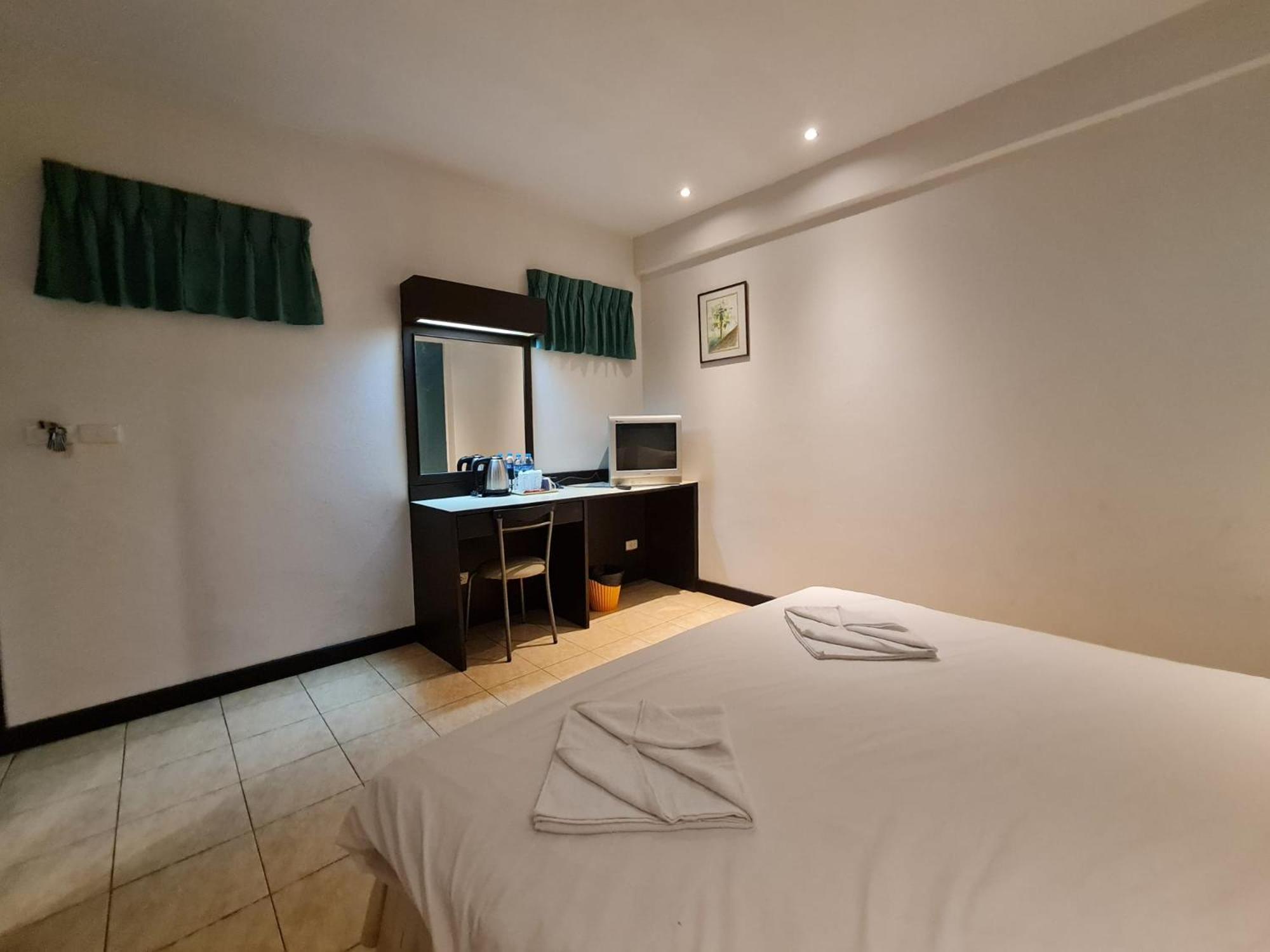 Desa Phuket Hotel Exterior foto