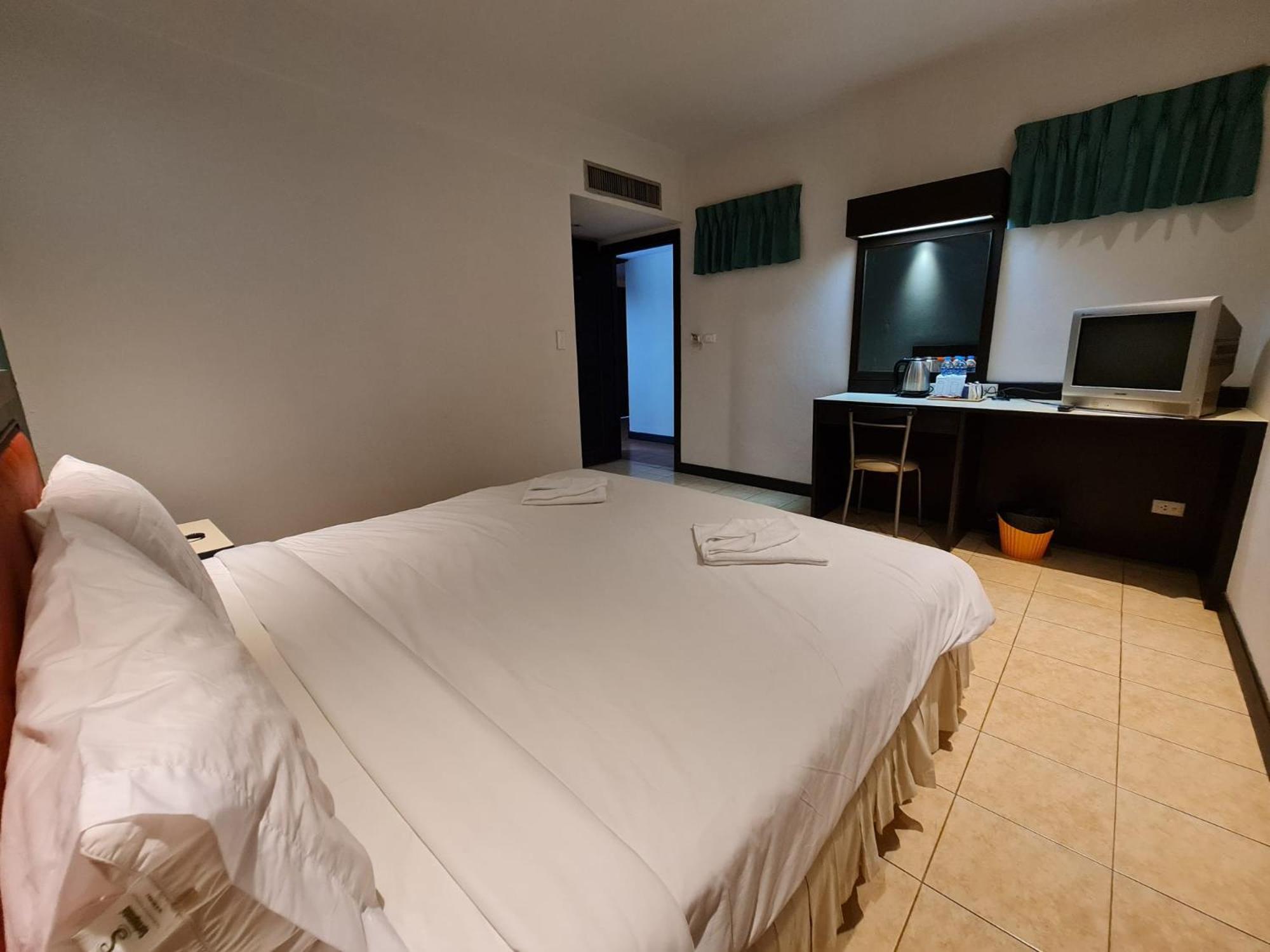 Desa Phuket Hotel Exterior foto