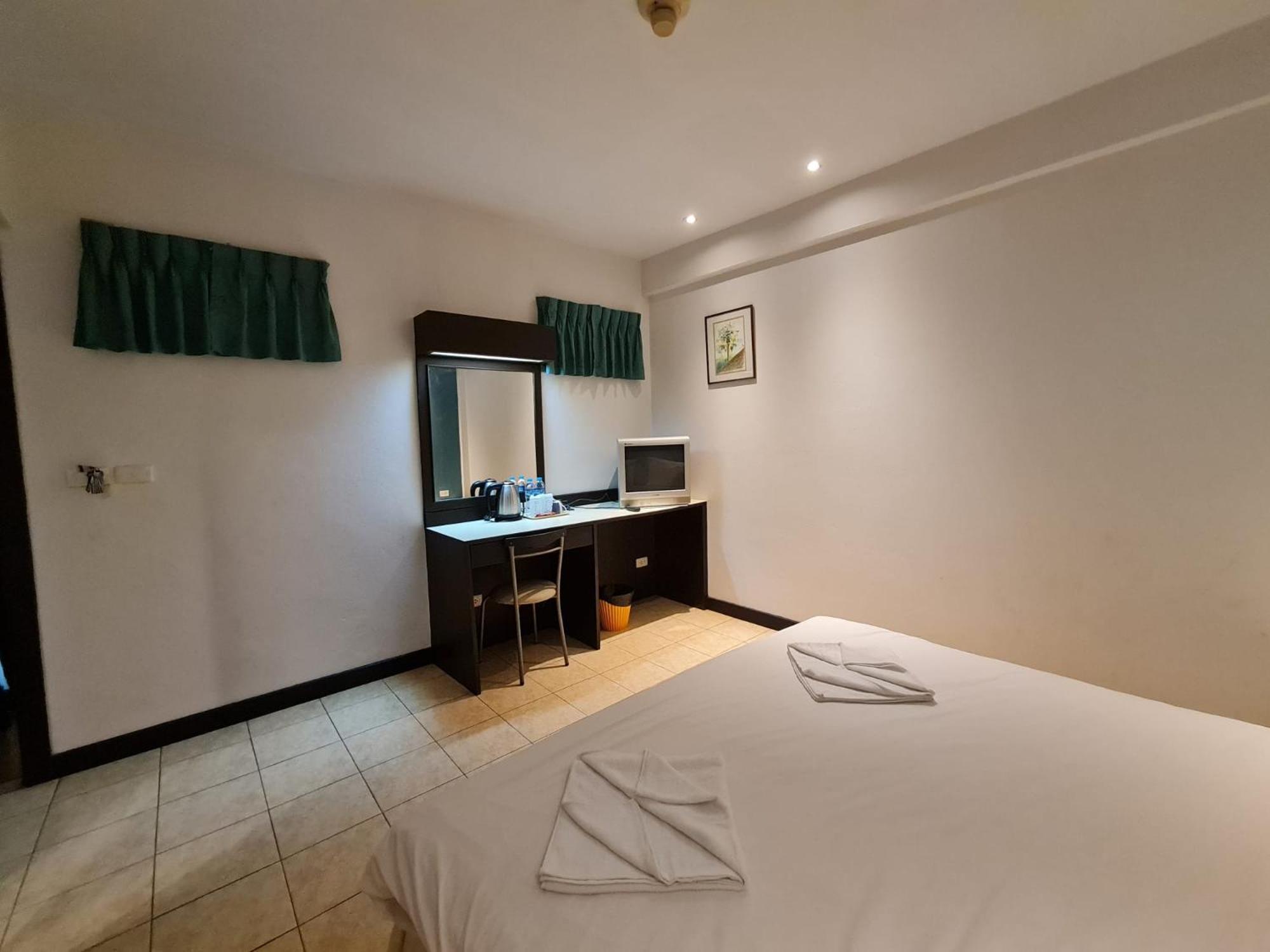 Desa Phuket Hotel Exterior foto